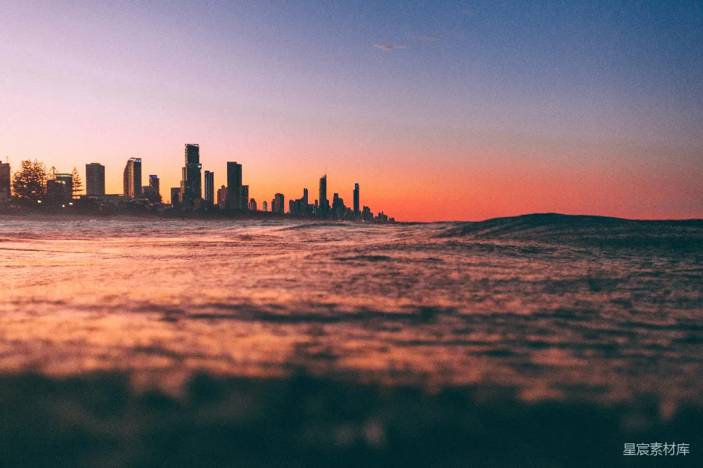 高清摄影  夕阳西下时的城市建筑剪影