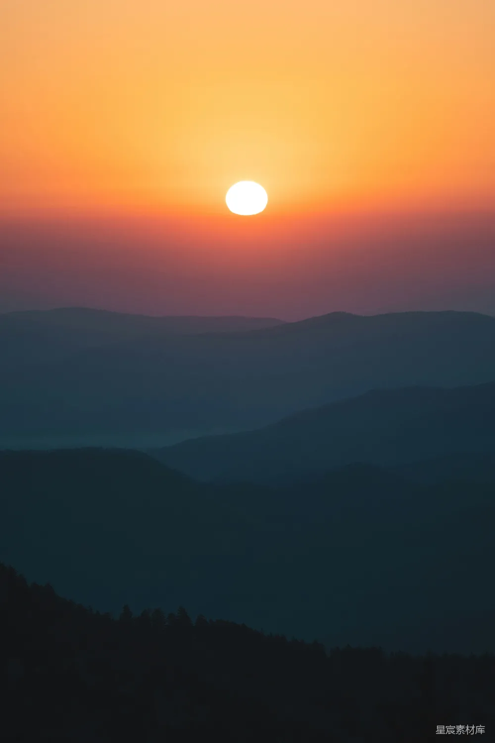 高清摄影 自然 山峦上空的落日