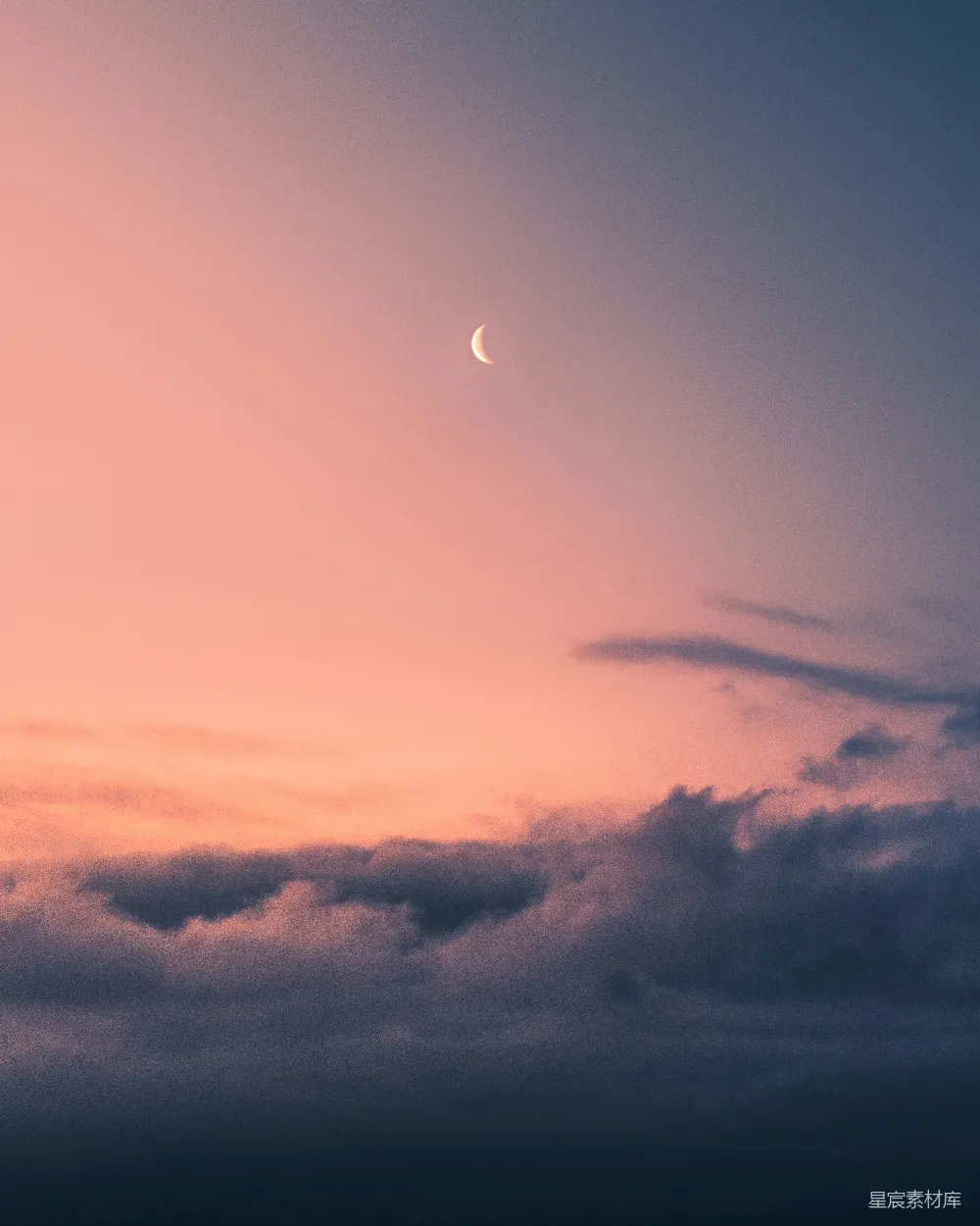 高清摄影 壁纸 自然 夕阳下的黑白云层