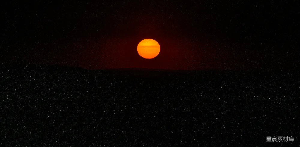 高清摄影 自然 壁纸 夕阳在漆黑的天空中落下