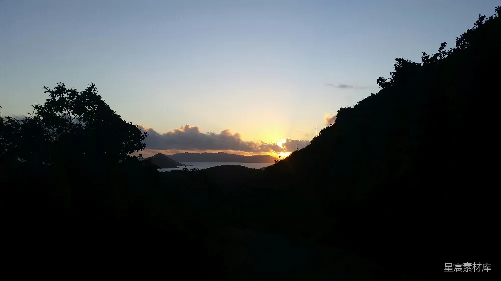 高清摄影  一座山脉上空的日落景色