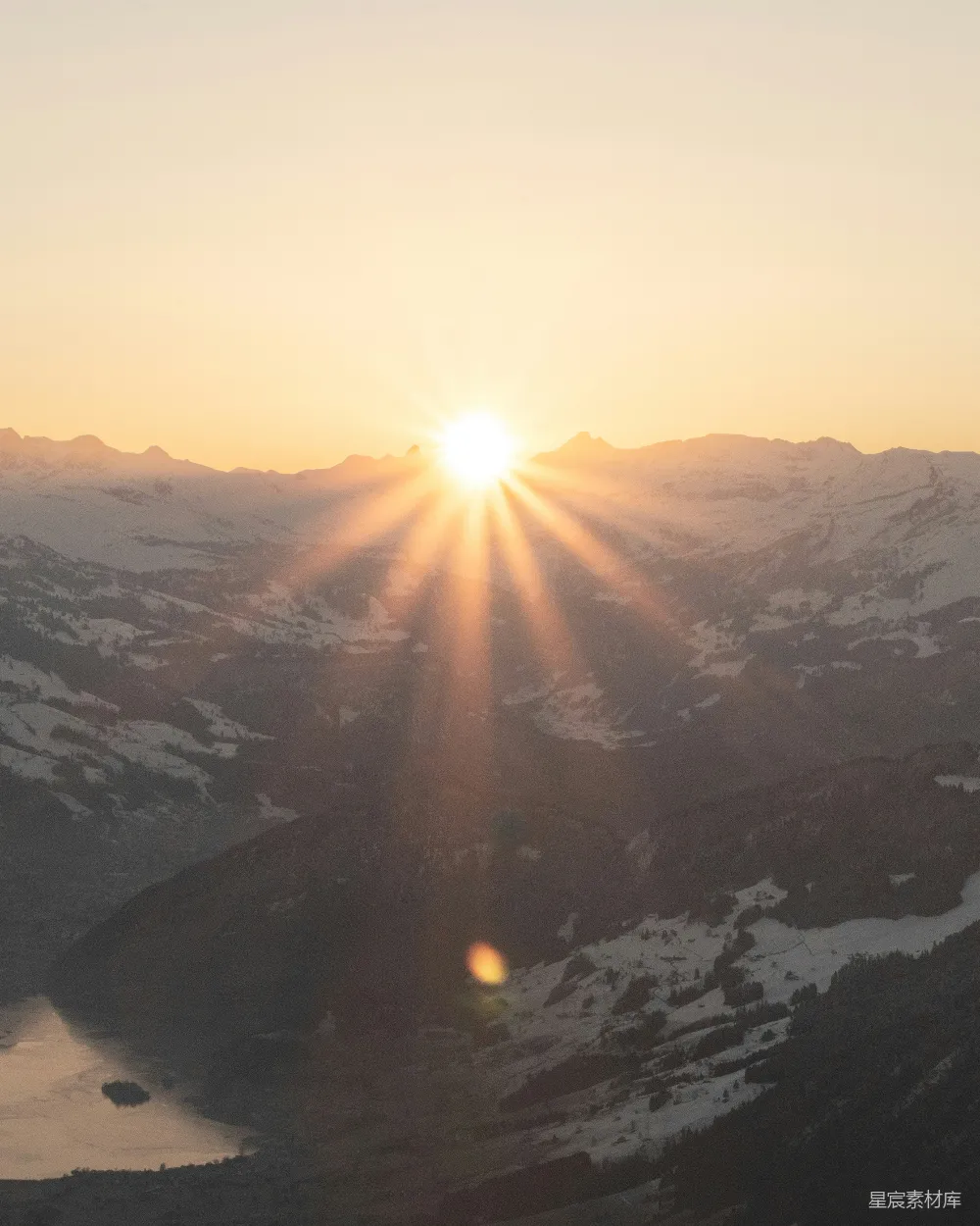 高清摄影  夕阳正西山落下
