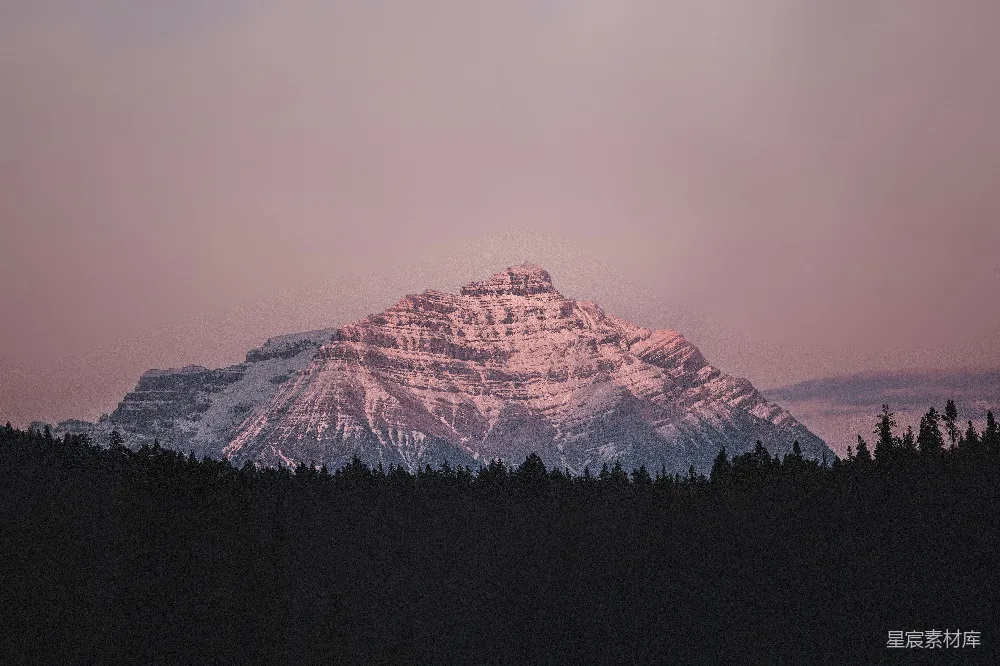 高清摄影 自然 白天被雪覆盖的山峰