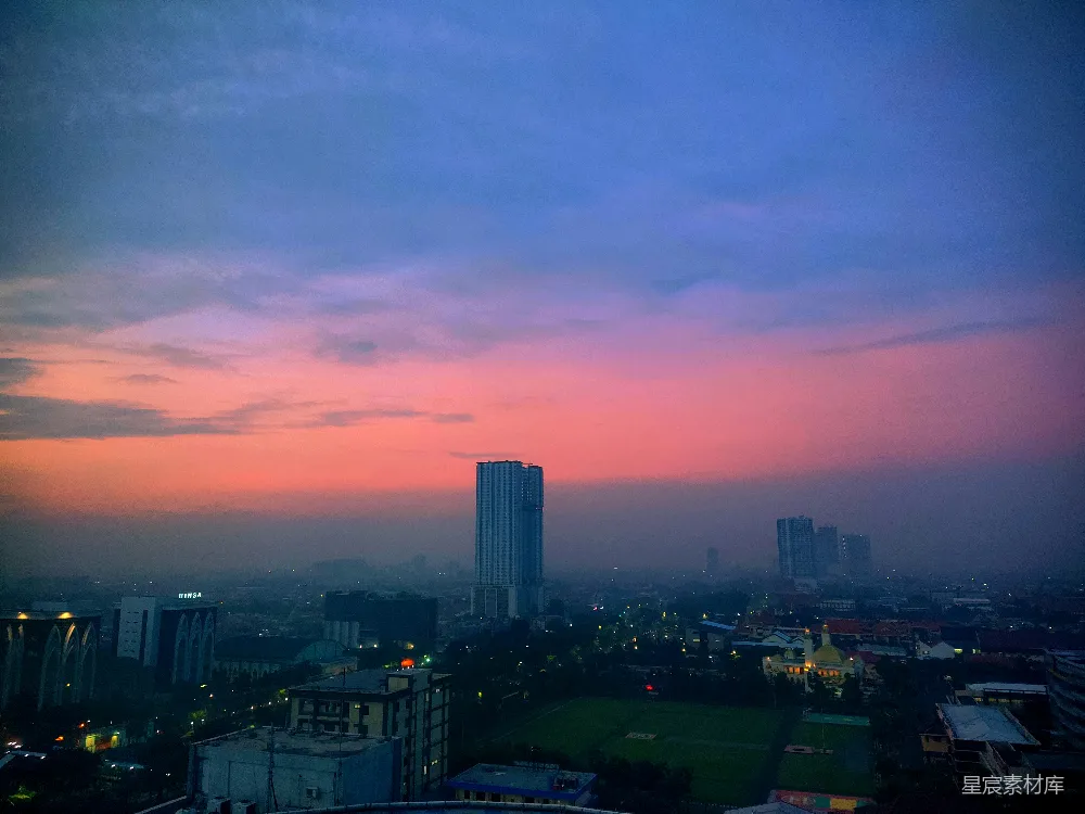 高清摄影  黄昏时分，从高层建筑俯瞰城市的景色。