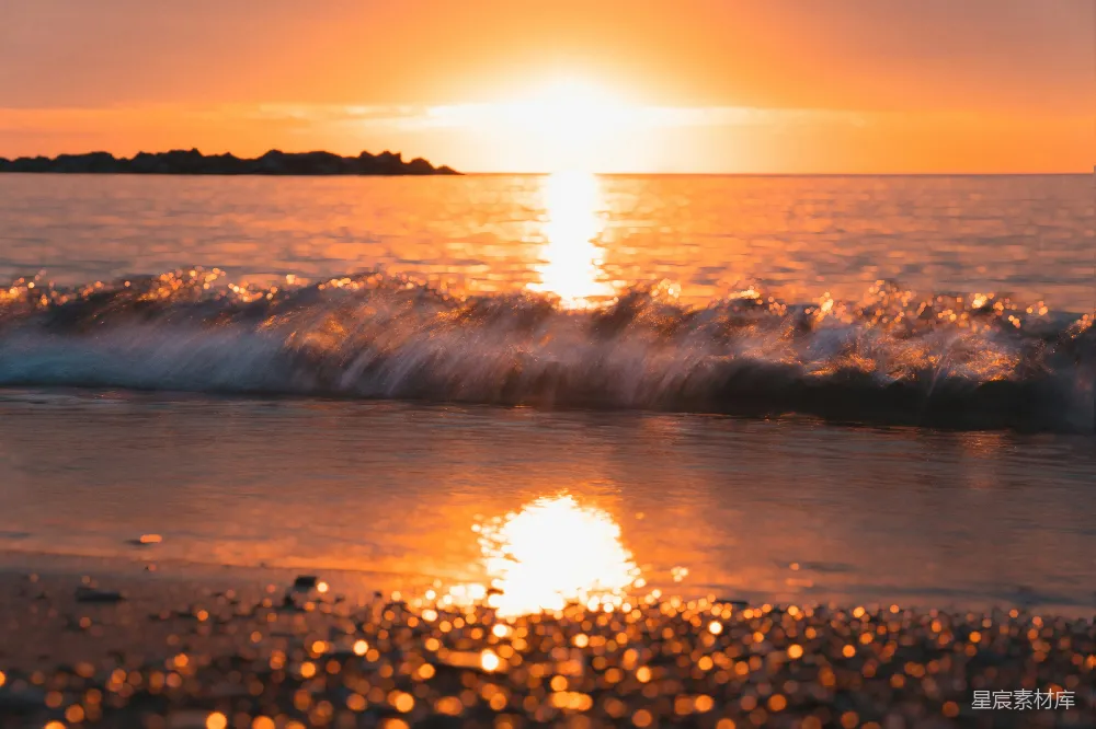 高清摄影  夕阳正缓缓沉入海面。