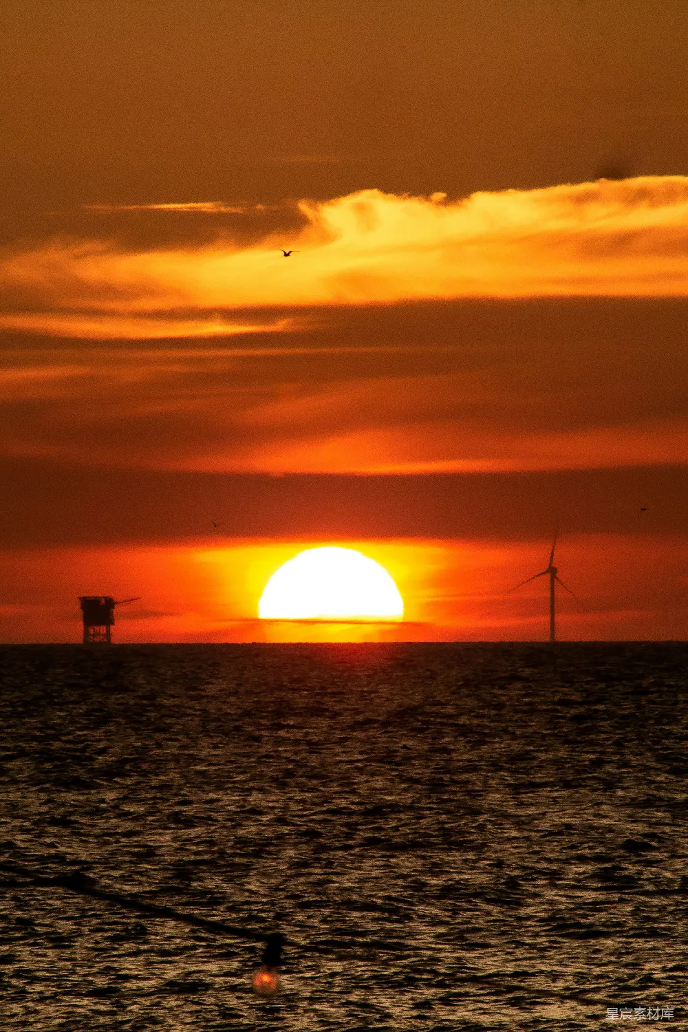 高清摄影 旅行 自然 实验性 壁纸 夕阳照耀在水面上