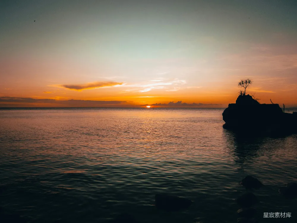 高清摄影  夕阳映照在水面上