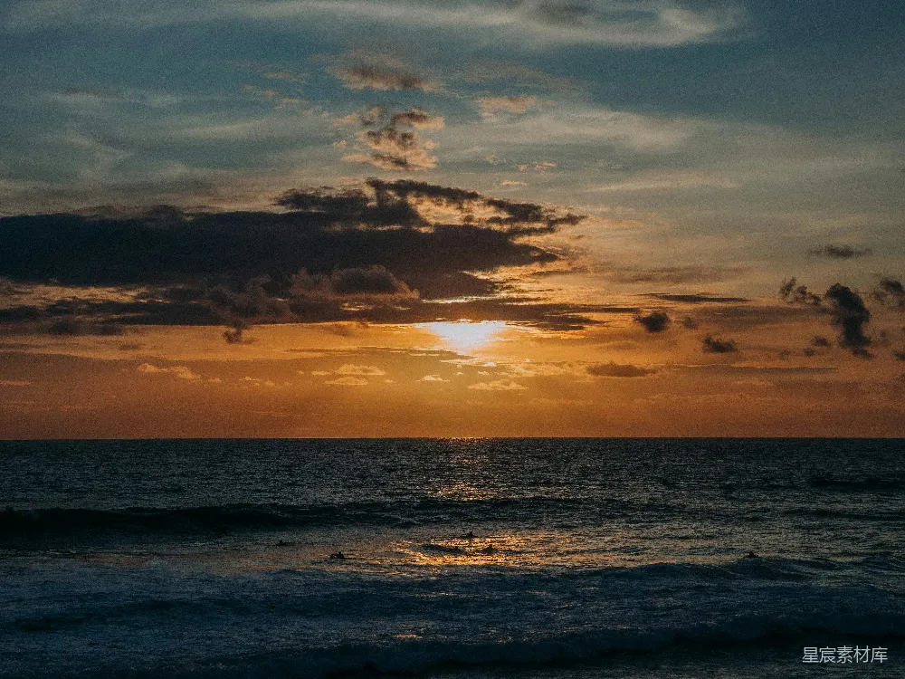 高清摄影  夕阳映照在海面上
