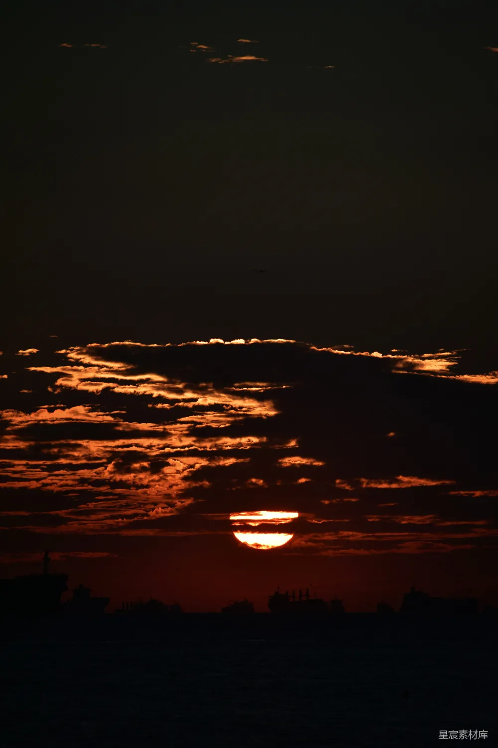 高清摄影  夕阳西下，城市上空的余晖
