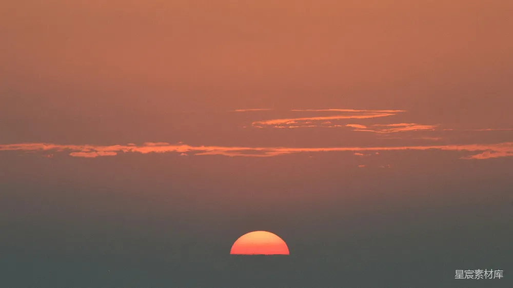 高清摄影  夕阳映照在广阔的水面上