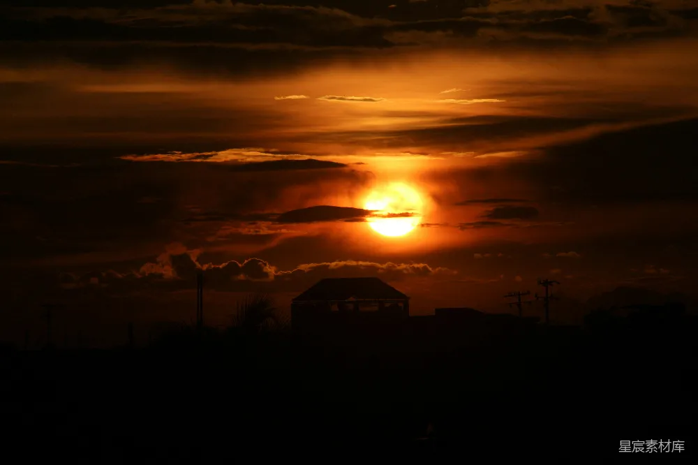 高清摄影  夕阳下建筑物的剪影