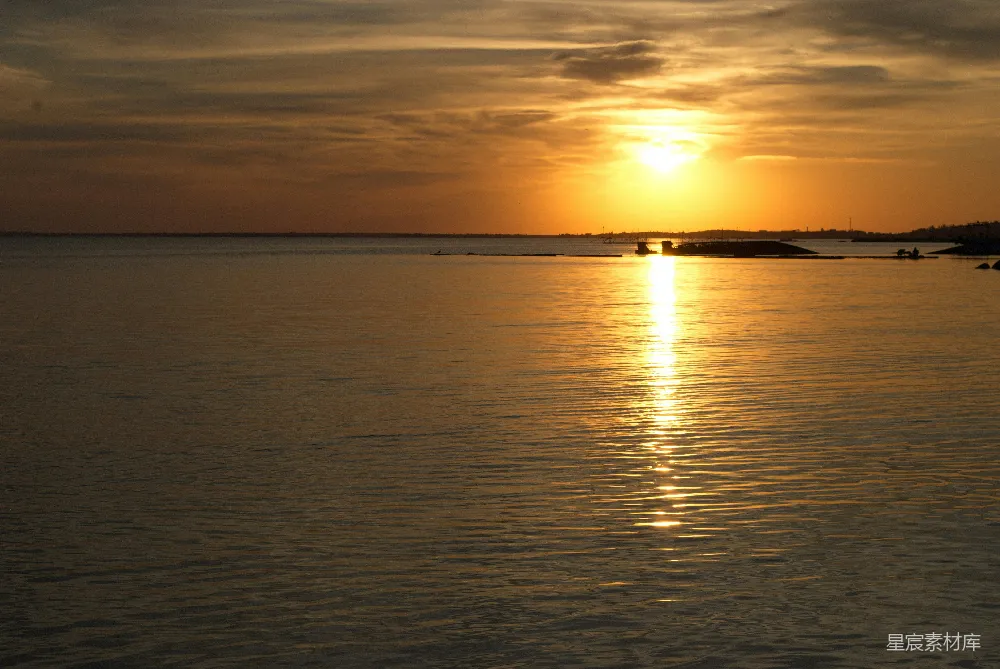 高清摄影  日出时的水面