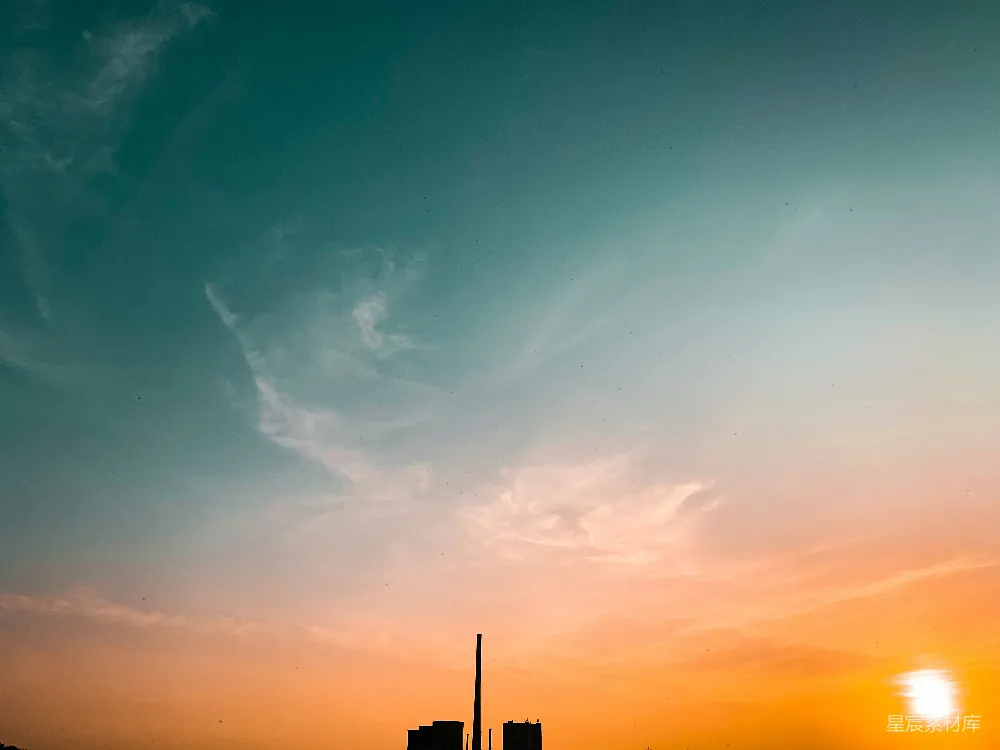 高清摄影 自然 夕阳西下时，蓝天下建筑物的剪影