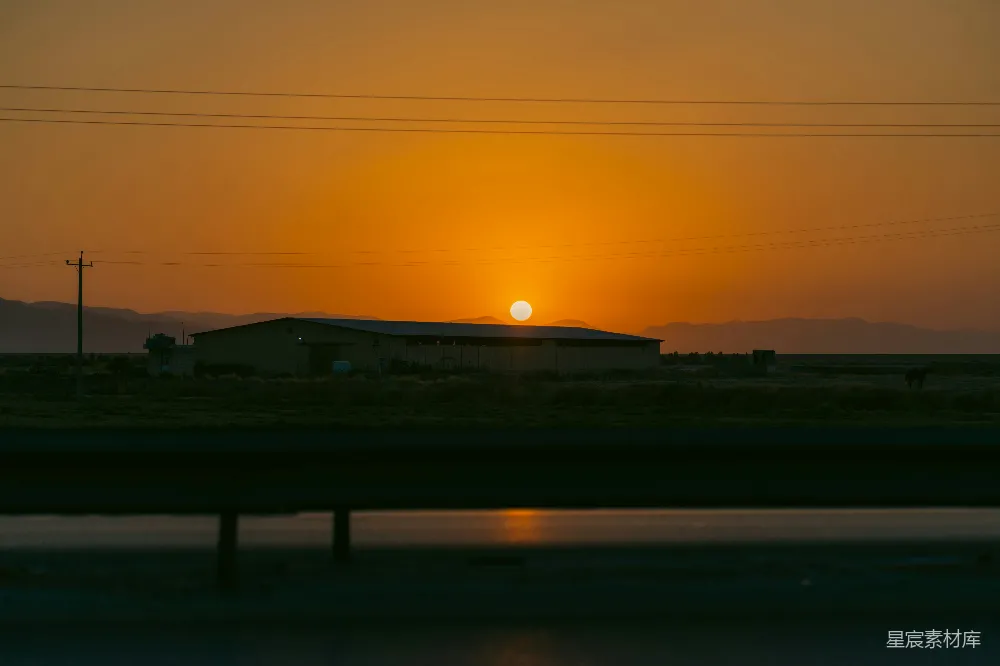 高清摄影  夕阳正在小楼落下。
