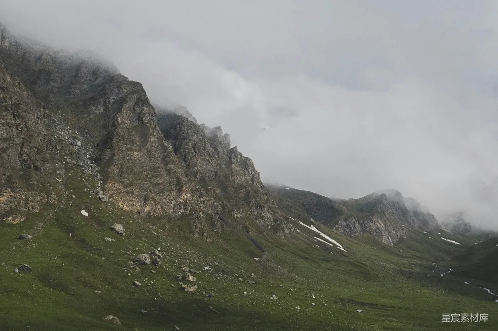 高清摄影  绿色和棕色山脉的风景摄影