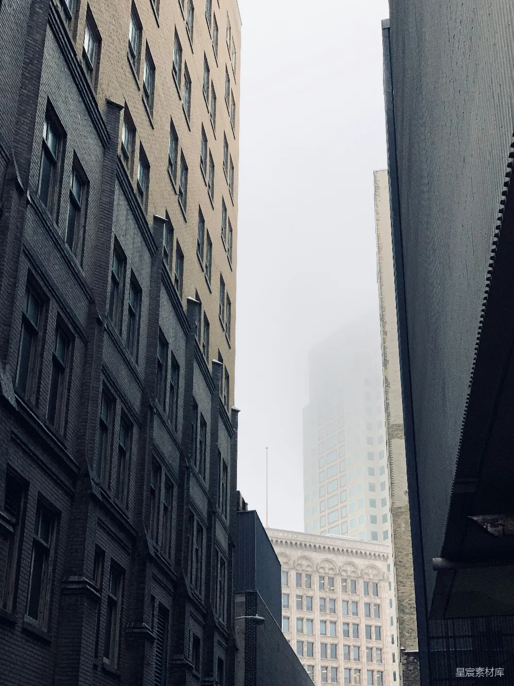 高清摄影  白天的灰色混凝土高层建筑