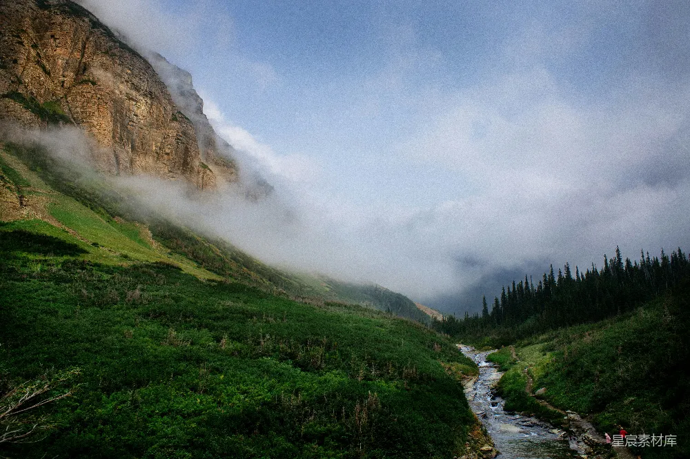 高清摄影  雾中的山景
