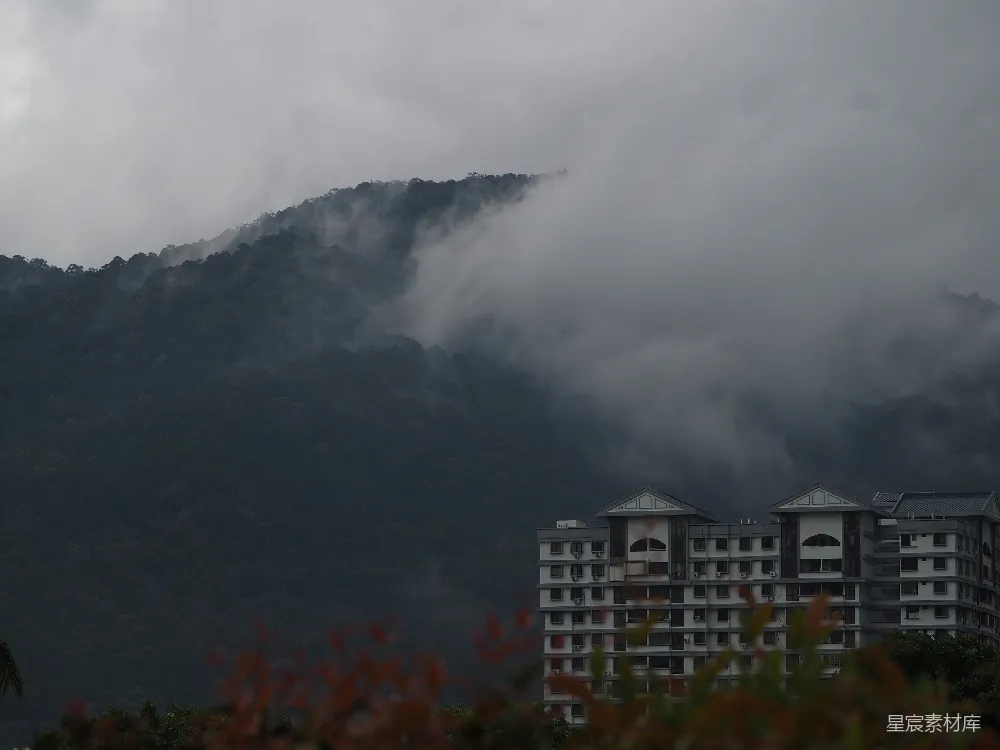 高清摄影  一座建筑物前山景的视角