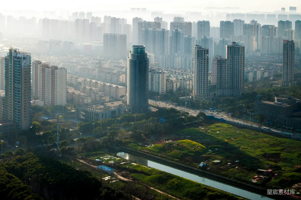 高清摄影  城市建筑与绿树的高角度摄影