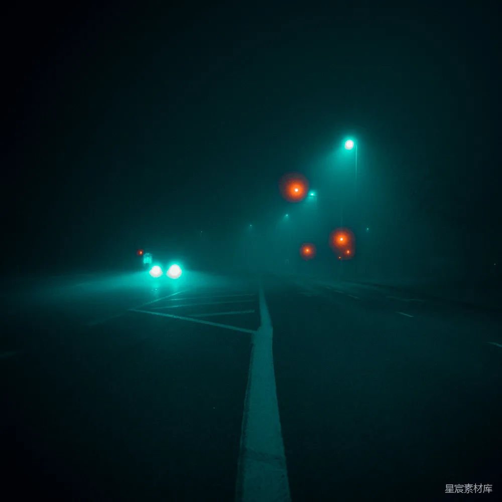 高清摄影  一条有交通灯的路