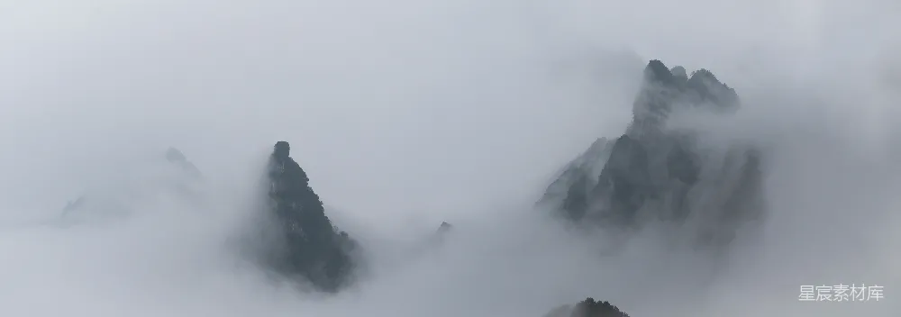 高清摄影 壁纸 自然 旅行 雾蒙蒙的山峰笼罩在雾中。