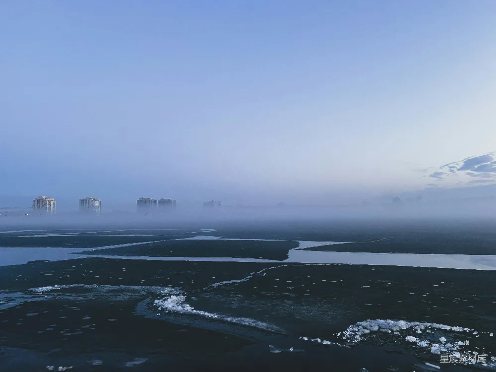 高清摄影  一个被冰雪覆盖的海滩