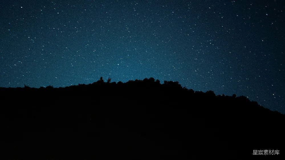 高清摄影  星空下的黑暗、剪影般的山丘。
