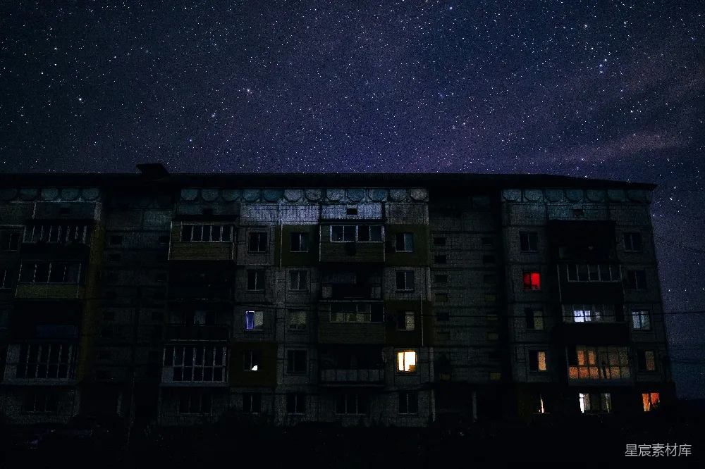 高清摄影 壁纸 实验性 电影 自然 在星空下，黑白相间的混凝土建筑