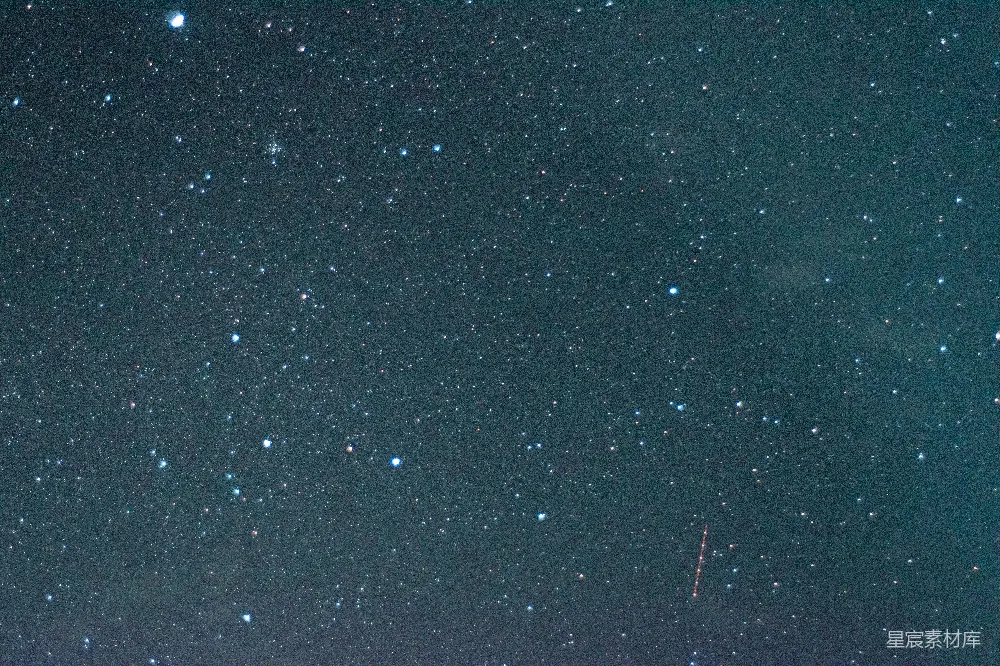 高清摄影  夜晚天空中的白色星星