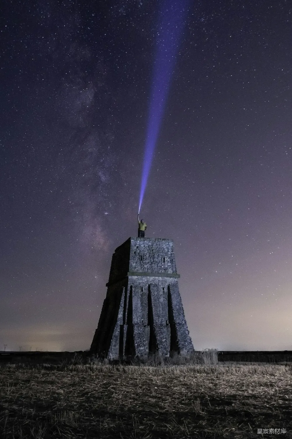 高清摄影 旅行 实验性 自然 灰色混凝土塔在星空下