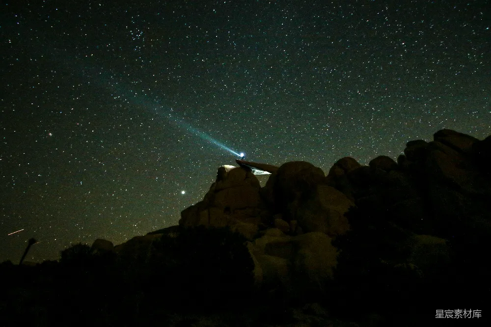 高清摄影  星空下的岩石形成