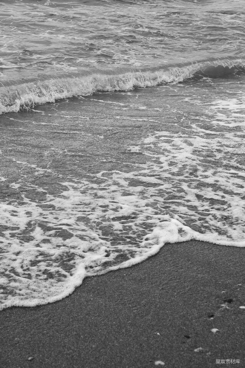 高清摄影  海洋波浪轻轻地拍打着沙滩