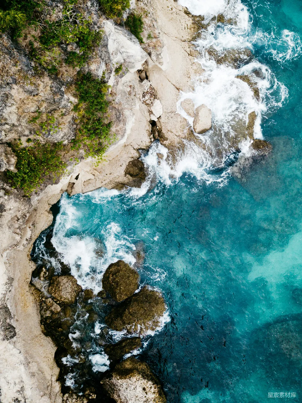 高清摄影  日间海岸的空中俯瞰图