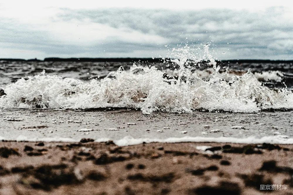 高清摄影 自然 旅行 白天棕色沙滩上的海浪