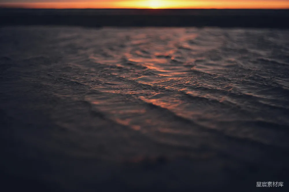 高清摄影  夕阳正在水面上落下