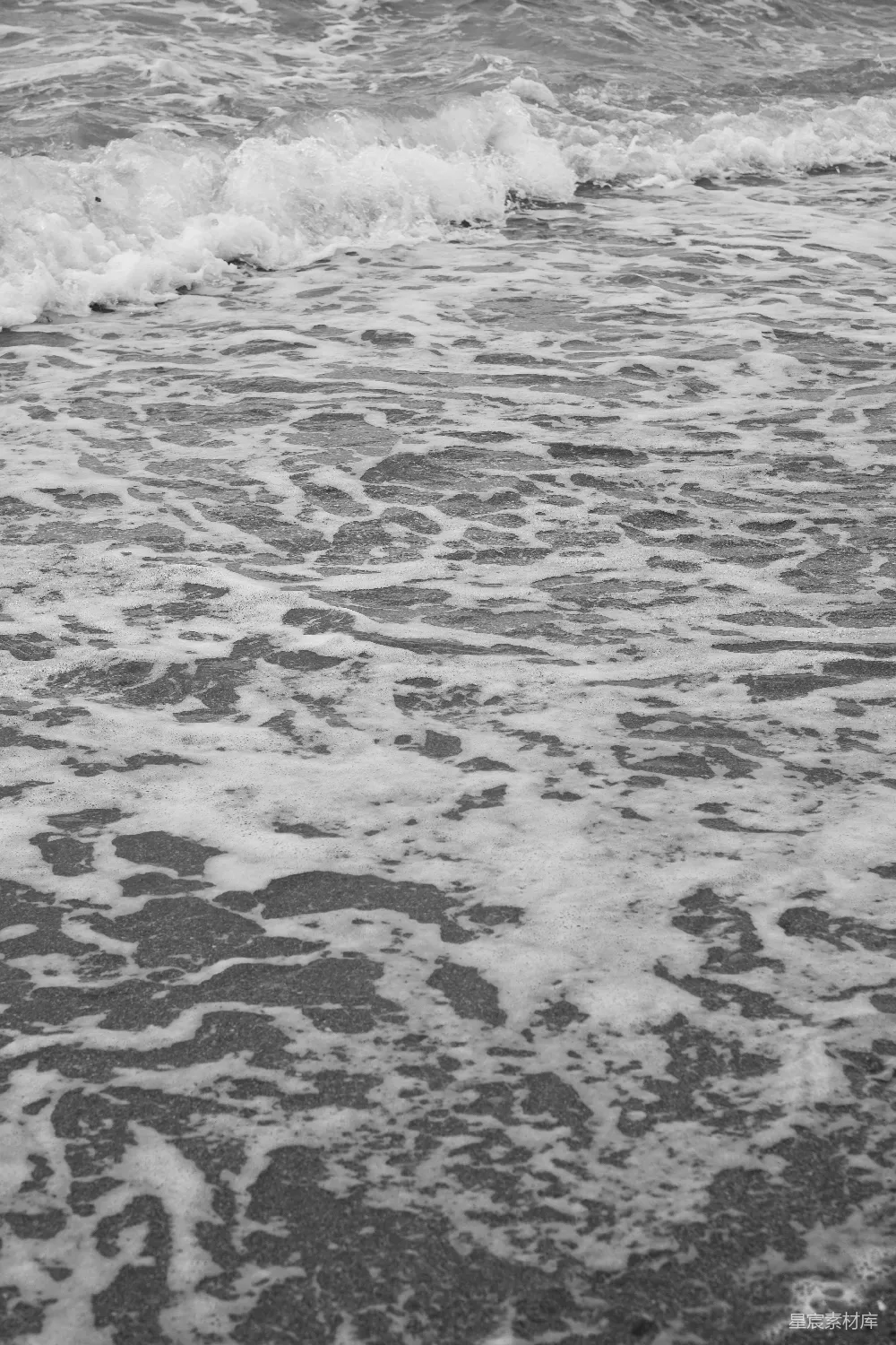 高清摄影  海浪拍打着沙滩。
