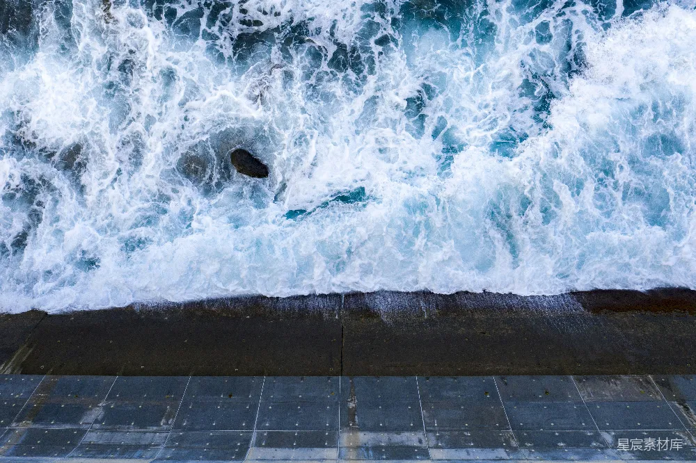 高清摄影  白浪拍岸者