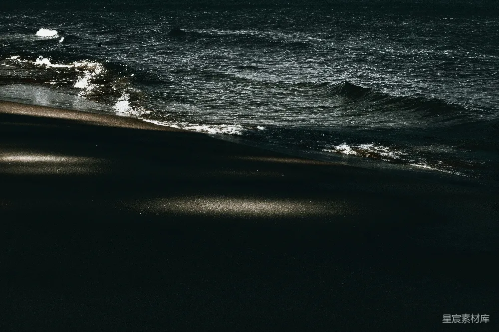 高清摄影 自然 白天海浪拍打海岸