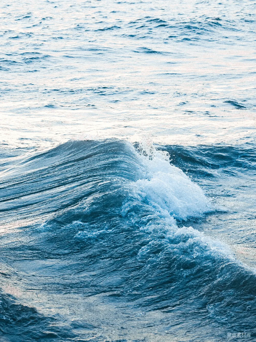 高清摄影  海浪在拍打。