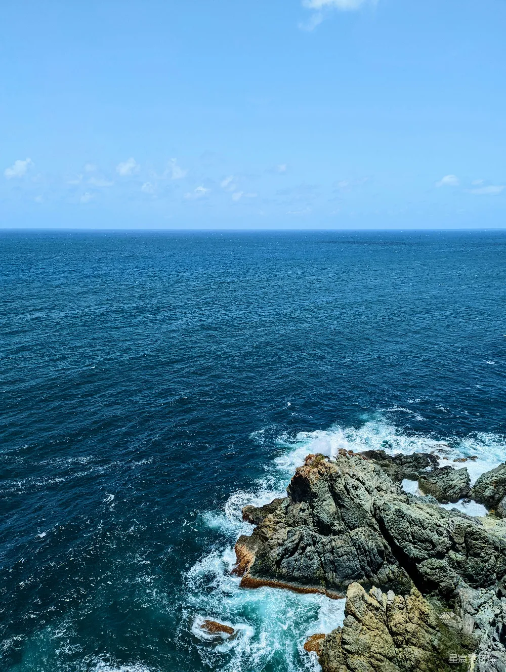 高清摄影 自然 旅行 壁纸 岩石海滩，海浪拍打