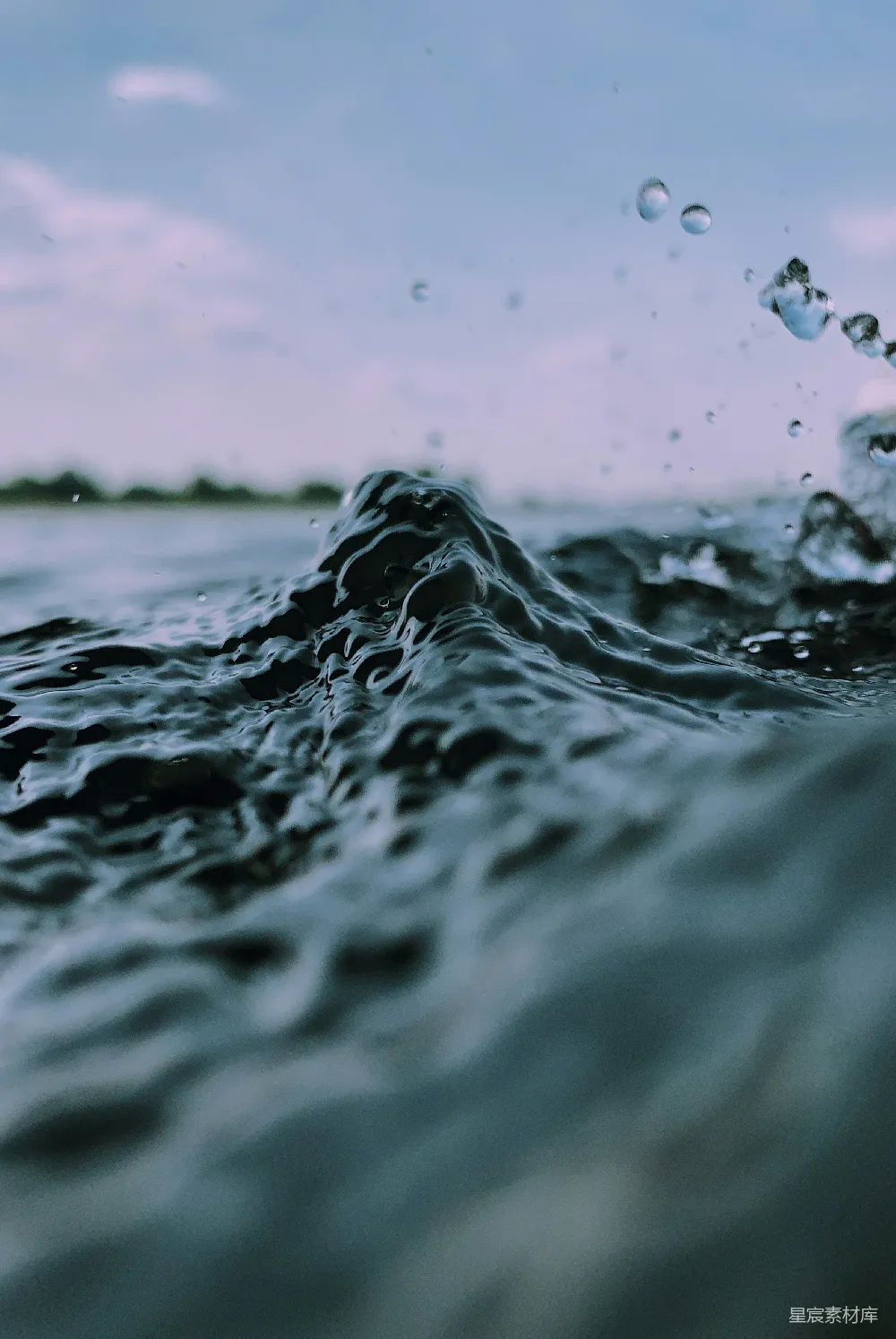 高清摄影 壁纸 海水表面的水花溅起