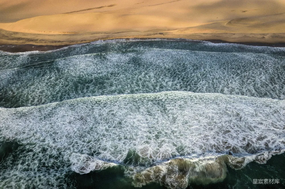 高清摄影  沙漠附近的海浪