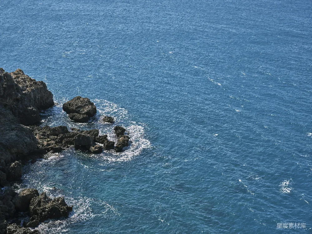 高清摄影  从悬崖上看海景