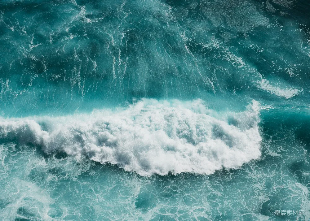 高清摄影 旅行 自然 壁纸 海浪在白天拍打着海岸