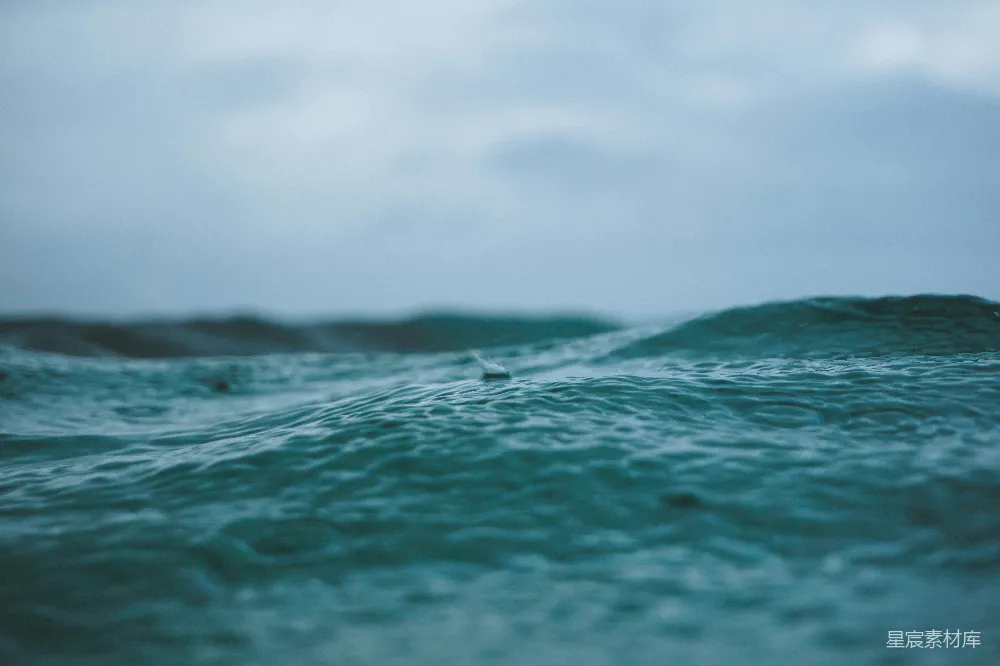 高清摄影  暴风雨、阴云密布的日子的波浪