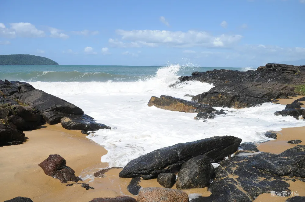 高清摄影  岩石海滩，海浪拍打