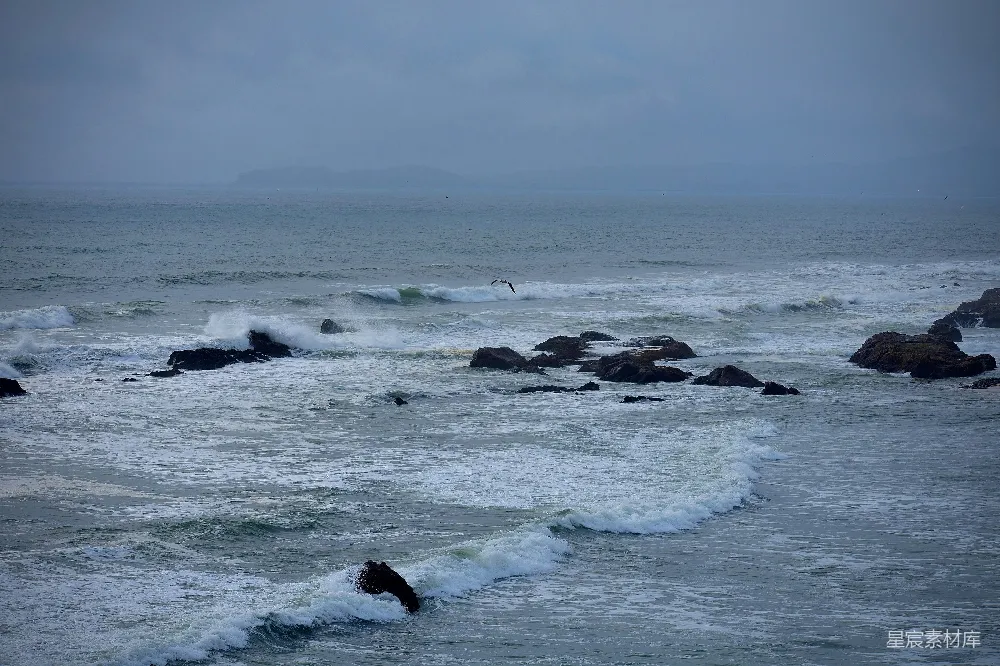 高清摄影 自然 白天，海浪拍打岩石的声音