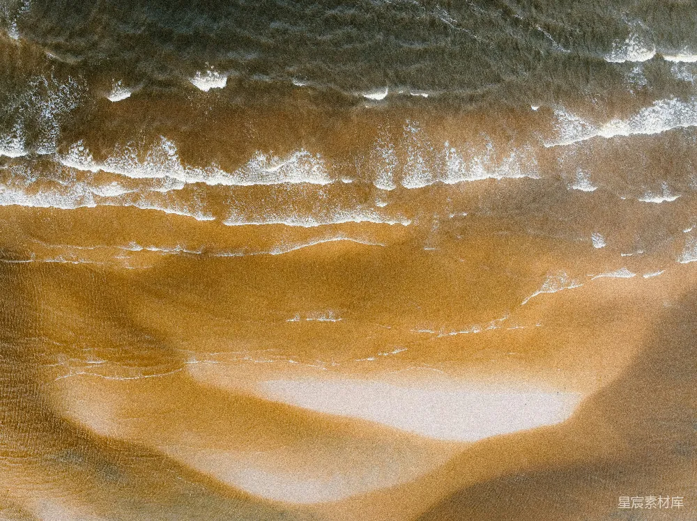 高清摄影  海浪轻轻拍打着沙滩。