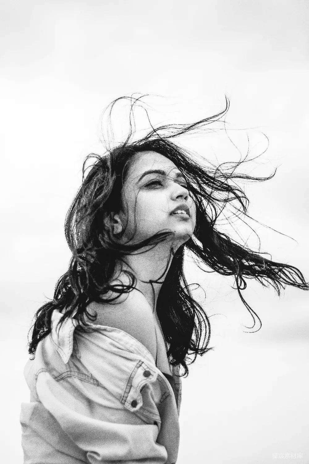 高清摄影 女性的灰度照片