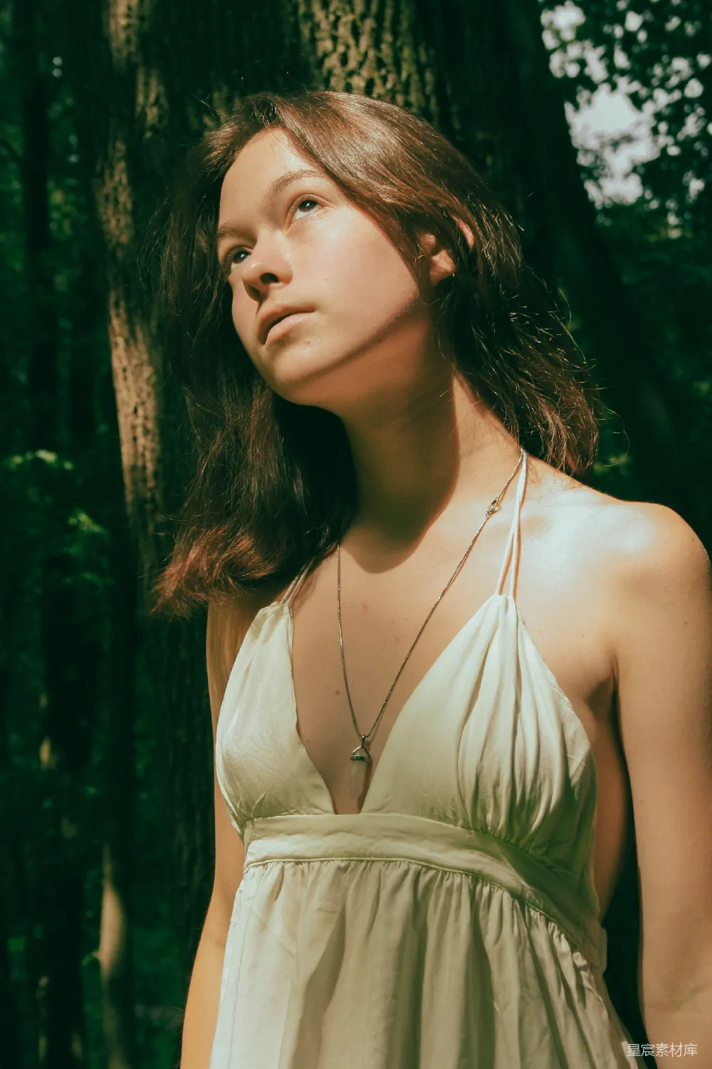 高清摄影  一个长发的女子